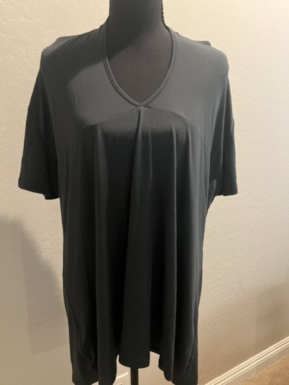 Kimmery Woman Short Sleeve Round Neck Criss Cross Back Yoga Shirt NWOT, 3X